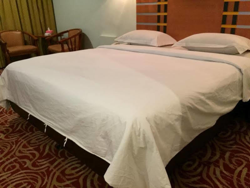 Utama Hotel Batam Esterno foto