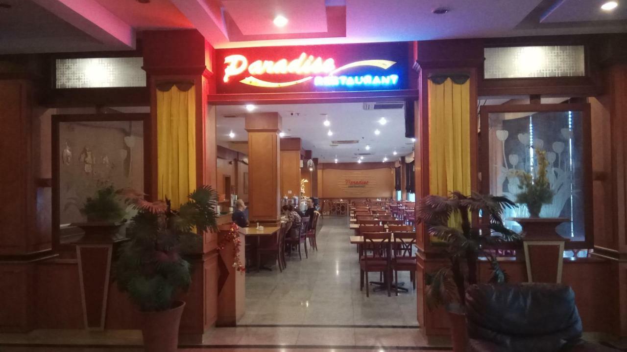 Utama Hotel Batam Esterno foto