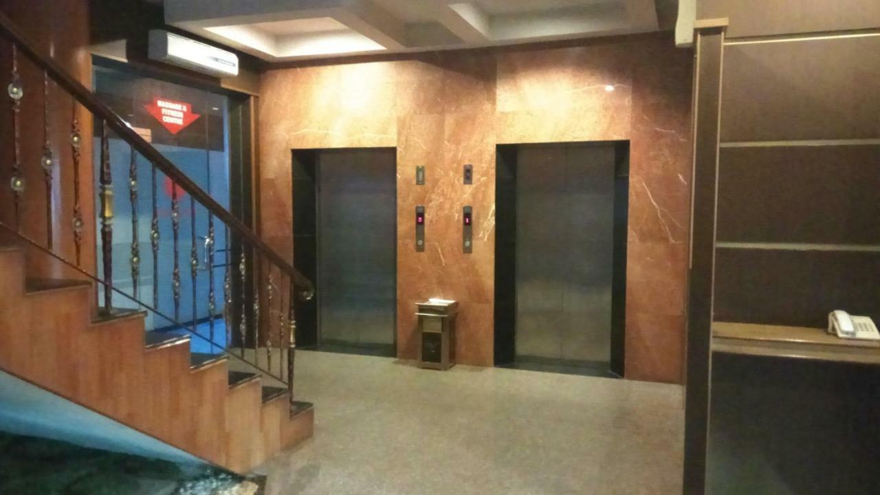 Utama Hotel Batam Esterno foto